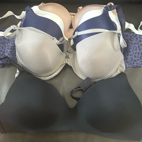 Victoria's Secret Bra Collection - Red, Black, Blue, Leopard. 7 38C bras - Picture 7 of 16